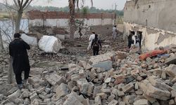 Pakistan'da karakola bombalı saldırı: Can kaybı 15'e yükseldi