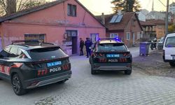 Boşanma aşamasındaki eşinin evine kurşun yağdırdı