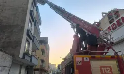 3 katlı evin çatı katında korkutan yangın