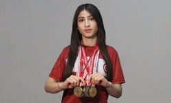 Adanalı Sümeyye bilek güreşinde Türkiye şampiyonu