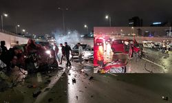 Ankara'da 4 araç birbirine girdi! 3'ü ağır 8 yaralı!