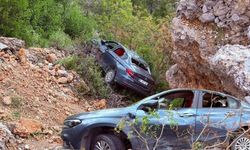 Antalya Manavgat'ta otomobil şarampole uçtu: 5 yaralı