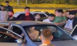 Araçtaki 2 kişiyi böyle darbettiler: O anlar kamerada