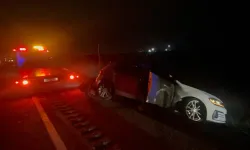 Aynı yönde giden iki otomobil çarpıştı: Anne ve oğlu yaralandı
