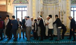 Başkan Görgel Abdülhamid Han Camii’nde Vatandaşlarla Bayramlaştı