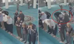Camide Kalp Krizi Geçiren Adamı İmam Hayata Döndürdü