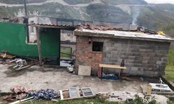 Çıkan yangın yaşlı çiftin evini küle çevirdi