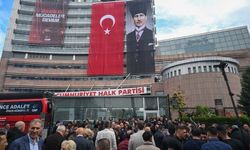 Emniyet ekipleri, CHP Genel Merkezi'nin tahliyesi için parti binasına girdi
