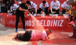 En fazla acı biberi yemek için yarıştılar