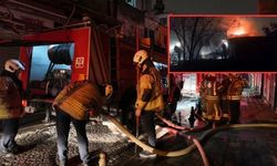 Fatih'te iş merkezinde yangın! Çatı alevlere teslim oldu!