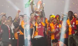 Galatasaray 26. Şampiyonluğunu Coşkuyla Kutladı: Kupayı Kaldırdı