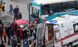 Halk otobüsü ile otomobil çarpıştı: 5 yaralı