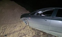 Hatay'da yola dökülen toprak yığını kazaya yol açtı