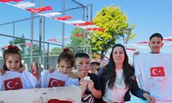 Kahramanmaraş’ta 600 anne ve çocukla bayrak temalı tişört boyama etkinlik