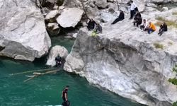 Kahramanmaraş’ta Ceyhan Nehri’ne Düşen 62 Yaşındaki Adam İçin Arama Sürüyor