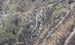 Kahramanmaraş'ta Eriyen Kar Suları 200 Metrelik Şelale Oluşturdu