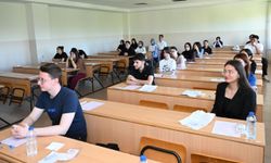 Kahramanmaraş’ta Üniversiteye Hazırlanan Gençler İçin Ödüllü Sınav Yapıldı
