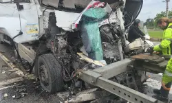 Kırmızı Işıkta Bekleyen Tankere TIR Çarptı: 1 Ölü