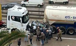Korkutan kaza: Otomobil kağıt gibi ezildi!