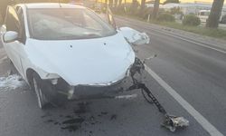 Mersin’de Refüje Çarpan Otomobil Hurdaya Döndü: 3 Yaralı