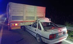 Niğde’de Park Halindeki Tır’a Çarpan Otomobilin Sürücüsü Hayatını Kaybetti