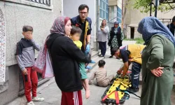 Oynarken balkondan düşen 2 kardeş ölümden döndü