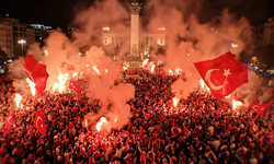 Sinan Akçıl milli marş sözleri! Türkler Geliyor Sinan Akçıl milli takım marşı sözleri nedir?