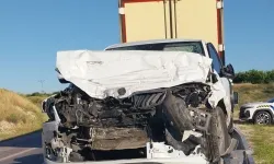 TIRla çarpışan otomobildeki anne ve kızı öldü, baba ağır yaralı