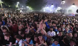 Trabzon’da Taraftarlar Şampiyonluğu Kutladı