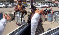 Trafikte arabaları durdurup silah satıyorlar