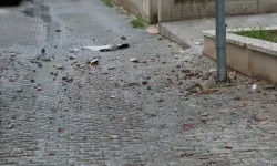 5 Katlı Apartmanın Çatısına Yıldırım Düştü