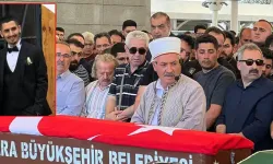 Mühimmat deposundaki patlamada ölenler toprağa veriliyor