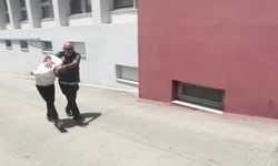 Adana'da Araç Kapısından Çıkan Madde Polisi Bile Şaşırttı