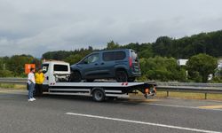 Kavşakta hafif ticari araçla çarpışan otomobil ters döndü; 4 yaralı