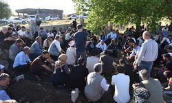 Sulama kanalına düşen otomobilde ölen 3 kardeş yanyana toprağa verildi