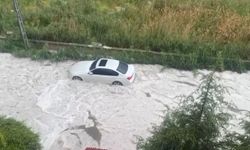Ankara'da Dolu Ve Sağanak Hayatı Olumsuz Etkiledi