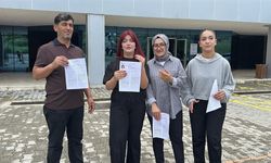 Anne, Baba Ve İki Kızları Aynı YKS'de Ter Döktü! Hayallerine Birlikte Koşuyorlar