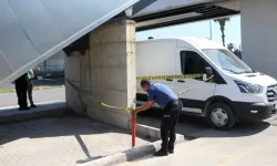 Antalya’da Otokoç galerisine silahlı saldırı: Şüpheli her yerde aranıyor