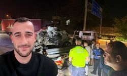 Aydınlatma direğine çarpan otomobilin motoru fırladı! Sürücü can verdi