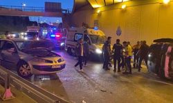 Bakırköy'de hafif ticari araç takla attı 5 yaralı