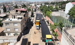 Dulkadiroğlu Gazneliler Caddesi’nde Sıcak Asfalt Çalışması Başladı