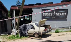 Duvara çarpan otomobildeki yaşlı çift öldü