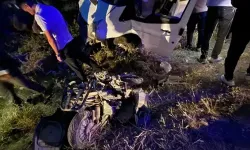 Feci kaza: Motosikletin sürücüsü öldü, 4 kişi yaralandı