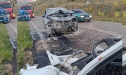 Onikişubat’ta trafik kazası: 2’si ağır, yaralılar araçta sıkıştı!