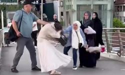 Kadın kavgası üst geçitte büyüdü: O anlar kamerada