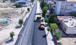 Kahramanmaraş Elbistan’da Tepebaşı Caddesi Asfaltla Yenileniyor