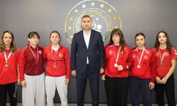 Kahramanmaraşlı genç güreşçiler 7 madalyayla döndü!