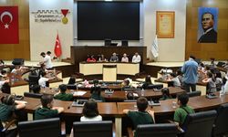 Kahramanmaraş'ta Çocuklar Belediyeyi Gezdi, Taleplerini Başkan Görgel’e İletti