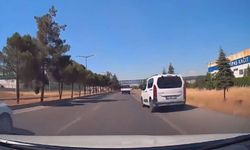 Kahramanmaraş'ta peş peşe makas atan sürücü kamerada