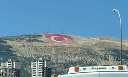 Kahramanmaraş'taki dev Türk bayrağı yenileniyor